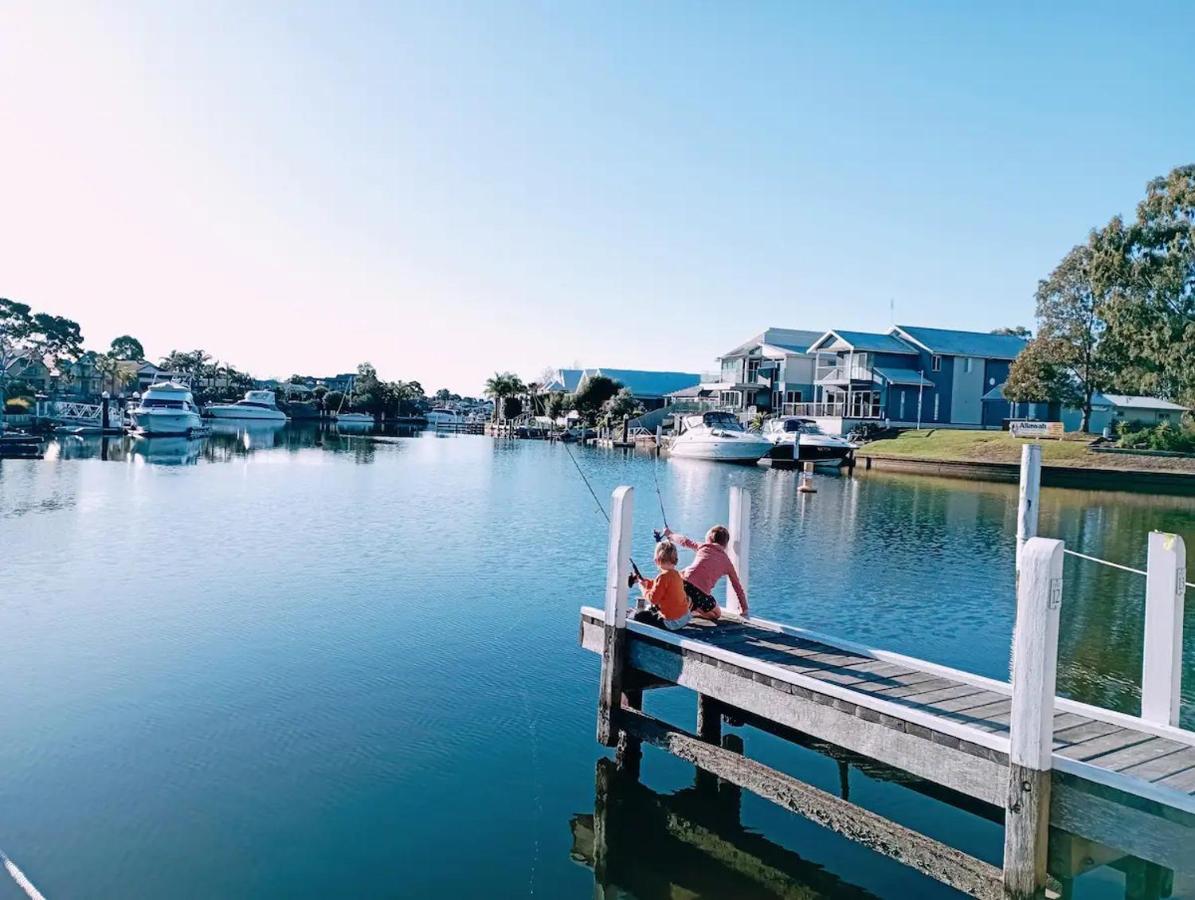 Captains Cove Resort - Waterfront Apartments Paynesville Kültér fotó
