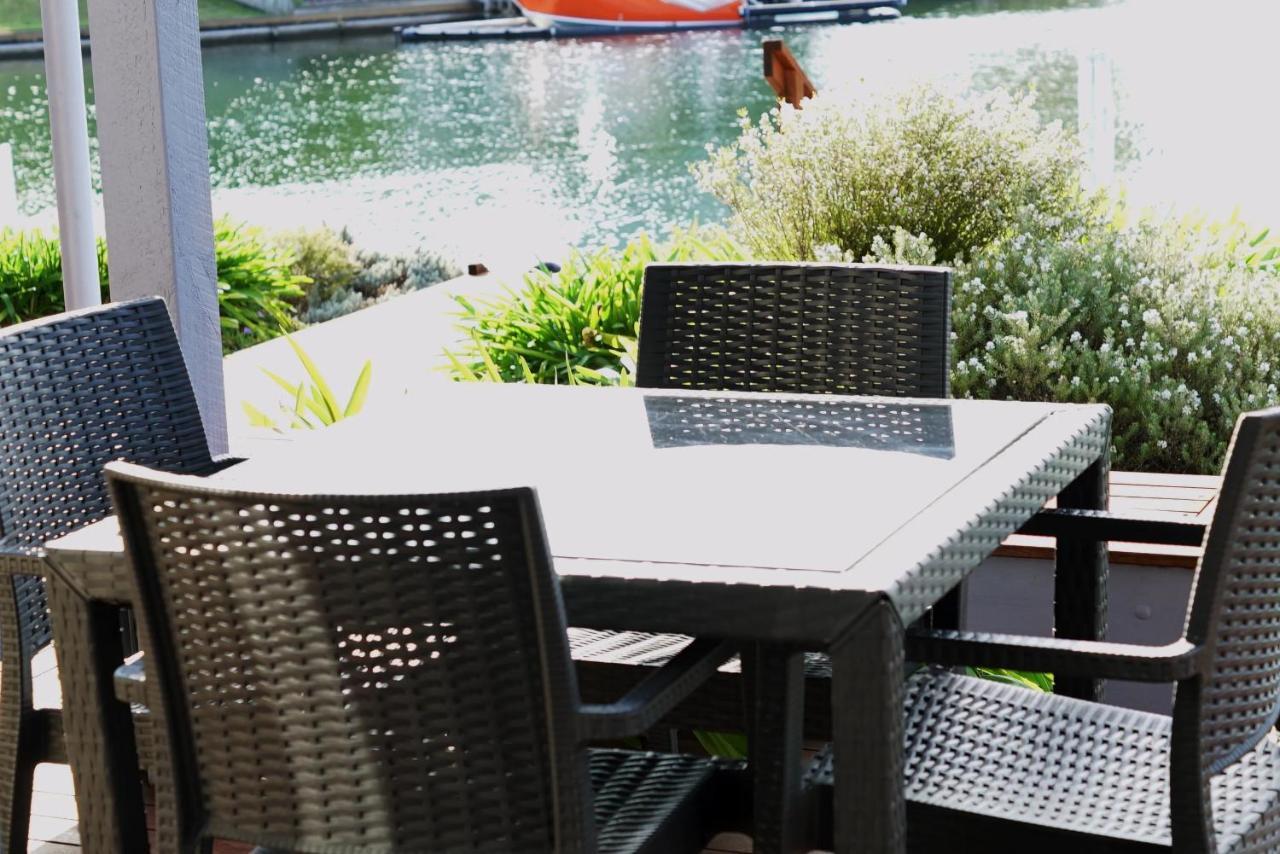Captains Cove Resort - Waterfront Apartments Paynesville Kültér fotó