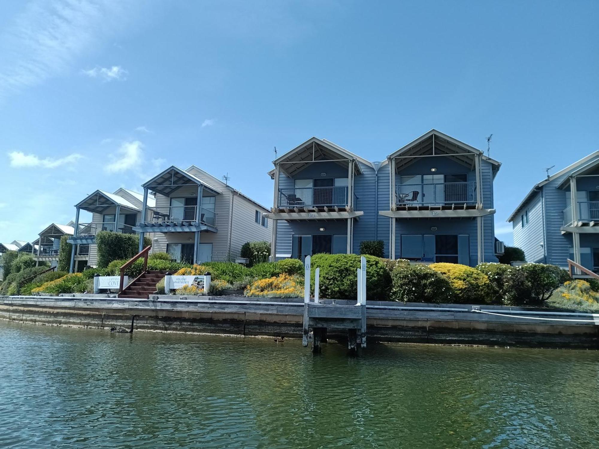 Captains Cove Resort - Waterfront Apartments Paynesville Kültér fotó