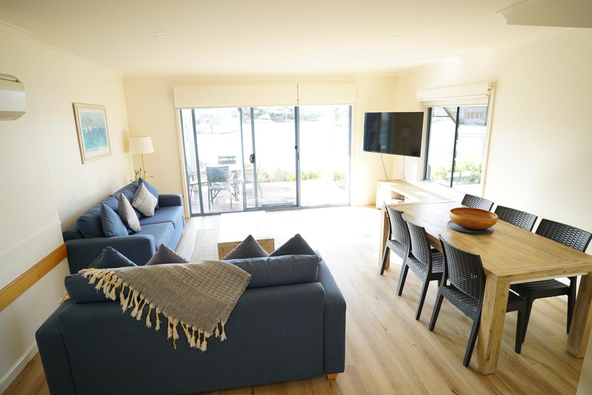 Captains Cove Resort - Waterfront Apartments Paynesville Kültér fotó
