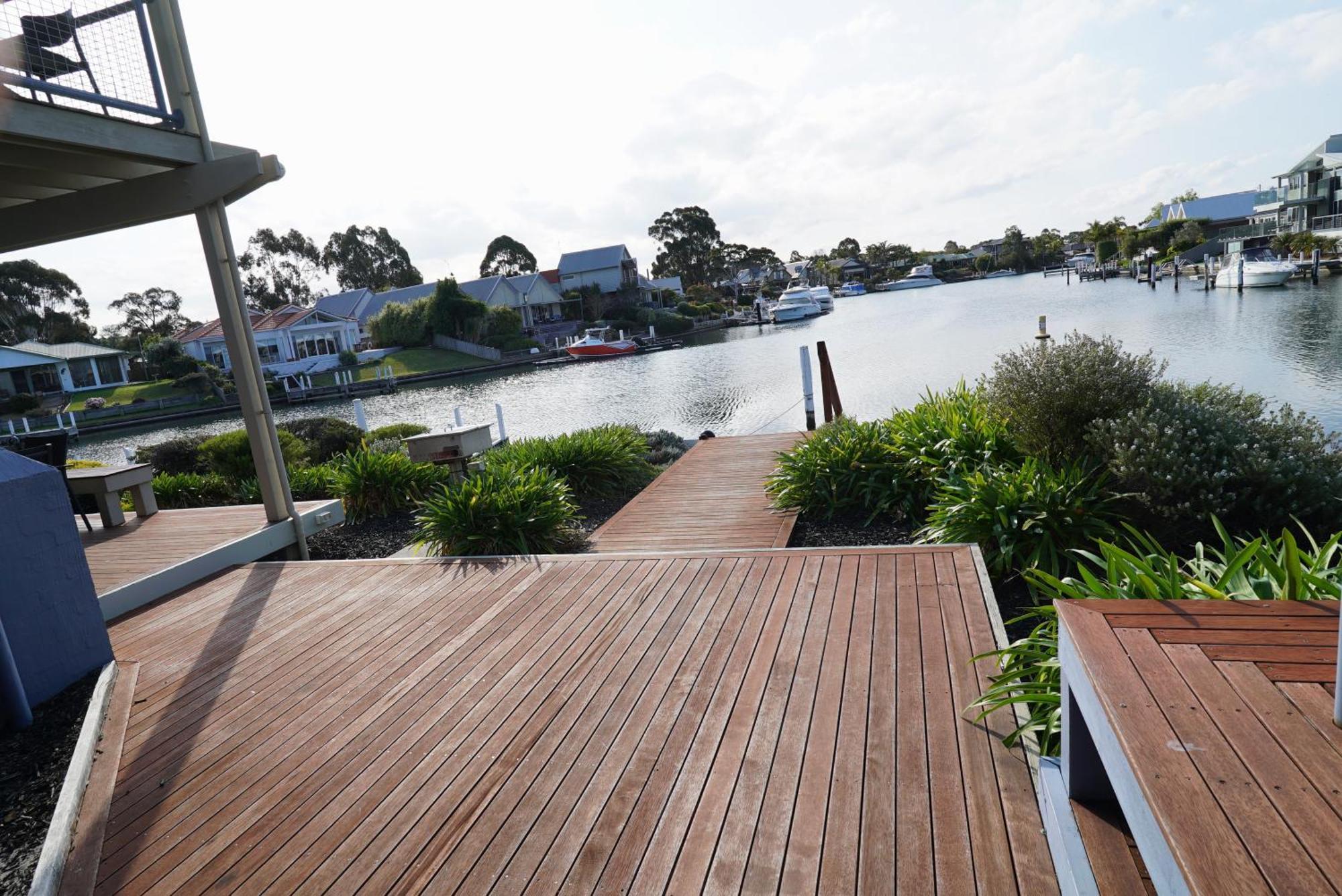 Captains Cove Resort - Waterfront Apartments Paynesville Kültér fotó